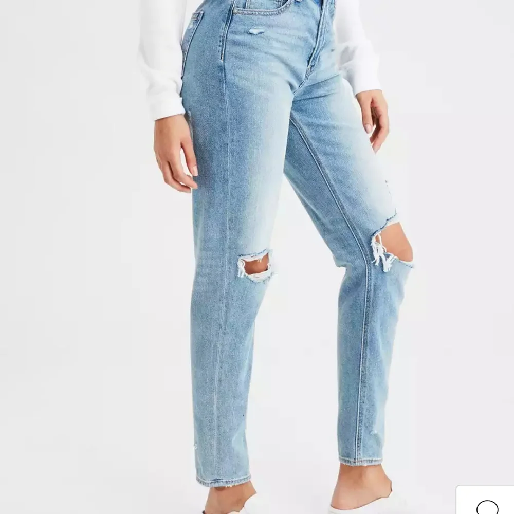 AE Ripped Mom Jean - Picture 3 of 10